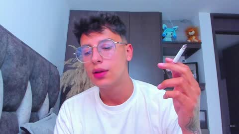 Snapshot of guy_twinks chatting on December 8, 2024, 12:18 am Gabriel online show from December 8, 2024, 12:18 am