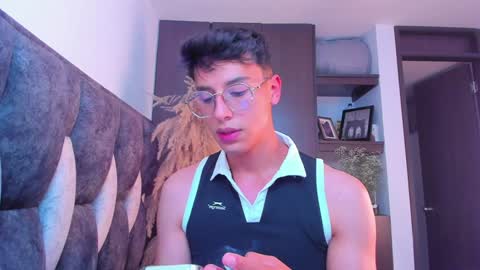 Snapshot of guy_twinks chatting on December 15, 2024, 12:51 am Gabriel online show from December 15, 2024, 12:51 am