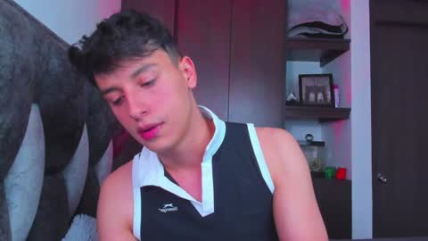 Snapshot of guy_twinks chatting on January 24, 2025, 8:32 pm Gabriel online show from January 24, 2025, 8:32 pm