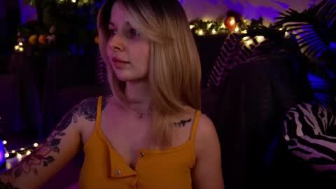 gwenhilton online show from February 13, 2025, 5:48 am