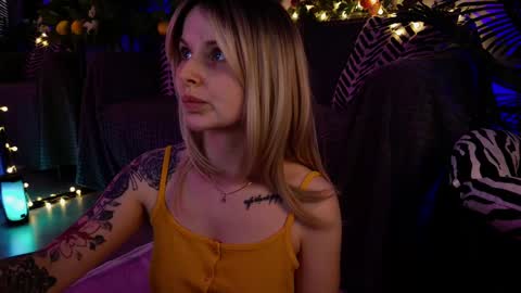 gwenhilton online show from February 13, 2025, 8:48 am