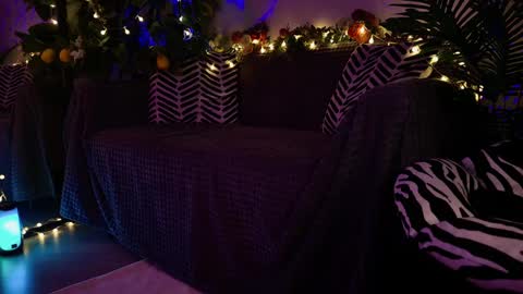 gwenhilton online show from February 15, 2025, 8:54 am