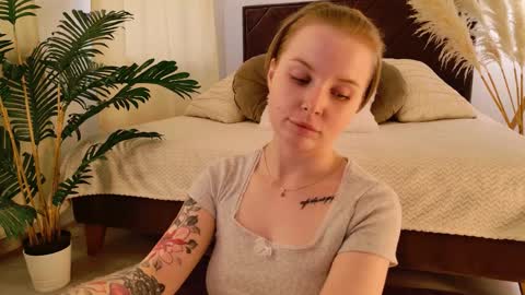 gwenhilton online show from September 10, 2025, 6:57 am