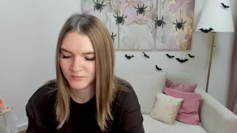 Snapshot of gwensmitt chatting on November 3, 2025, 10:42 pm gwensmitt online show from November 3, 2025, 10:42 pm