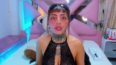 gyal_8_ online show from September 20, 2025, 4:35 am