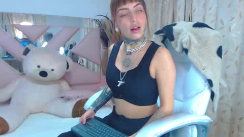 gyal_8_ online show from October 4, 2025, 4:32 am