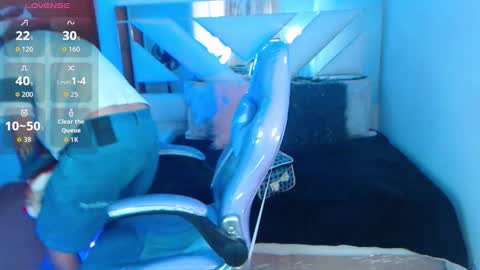 gyal_8_ online show from October 24, 2025, 7:54 pm