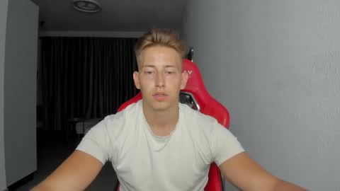 Oliver online show from November 4, 2025, 7:46 pm