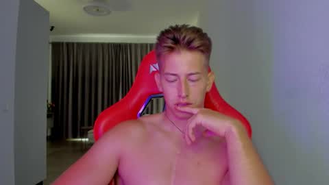 Oliver online show from November 11, 2025, 12:38 pm