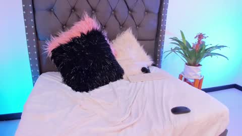 Snapshot of gypsie_velvett chatting on December 4, 2024, 12:19 am Samy Velvet dayatorres 23 Followme online show from December 4, 2024, 12:19 am