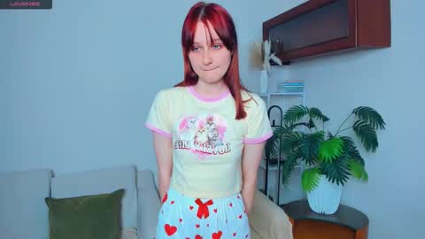 Kelly  Lilly online show from November 7, 2025, 6:41 pm