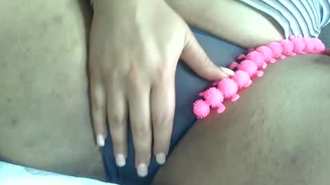 Snapshot of h0n3yb333 chatting on October 9, 2025, 8:18 pm h0n3yb333 online show from October 9, 2025, 8:18 pm