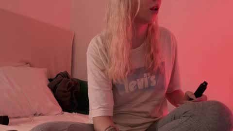 Lana online show from December 5, 2024, 7:28 pm