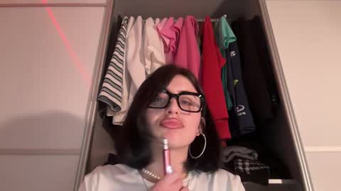 Helga online show from April 5, 2026, 3:42 pm