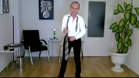 Snapshot of h_blackwood chatting on June 26, 2026, 7:18 pm H. Blackwood online show from June 26, 2026, 7:18 pm
