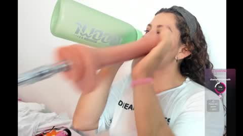 Snapshot of hade_cute2 chatting on January 9, 2025, 8:01 pm hade_cute2 online show from January 9, 2025, 8:01 pm