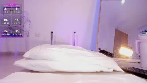 Snapshot of hade_rosse chatting on November 4, 2025, 12:04 pm HADE ROSSE online show from November 4, 2025, 12:04 pm