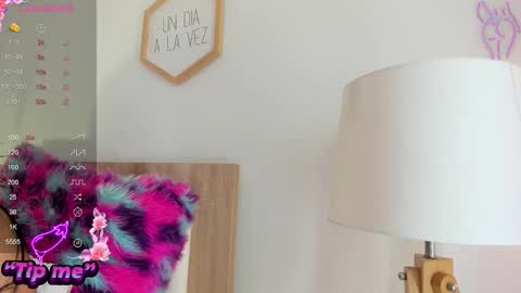 Hadid online show from November 20, 2025, 6:40 pm