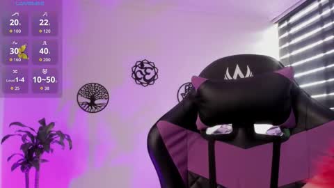 Hailee online show from September 15, 2025, 3:34 pm