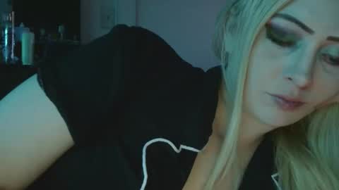 Hailey and d online show from December 22, 2025, 10:12 am