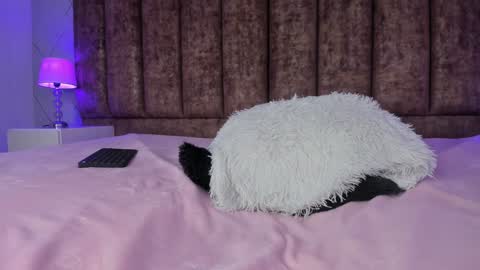 Haileymiler online show from December 18, 2024, 8:09 am