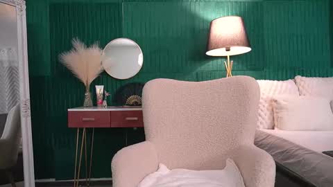 Hailey online show from November 27, 2025, 4:36 am