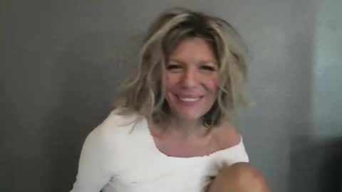 Snapshot of haileys123 chatting on April 19, 2026, 6:10 pm Hailey online show from April 19, 2026, 6:10 pm