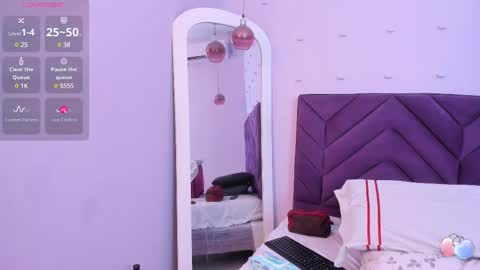 haileystonei online show from February 25, 2025, 12:03 pm