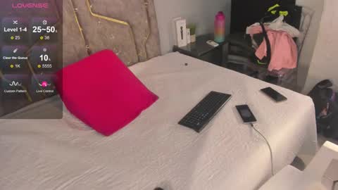 haileystonei online show from December 17, 2025, 11:27 am