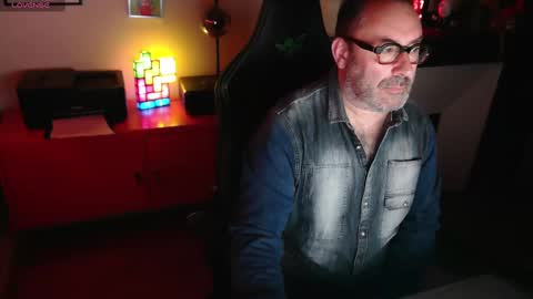 Snapshot of hairyfred73 chatting on March 2, 2025, 6:05 am hairyfred73 online show from March 2, 2025, 6:05 am