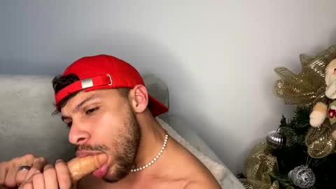 Independent       model  online show from December 23, 2024, 9:18 pm