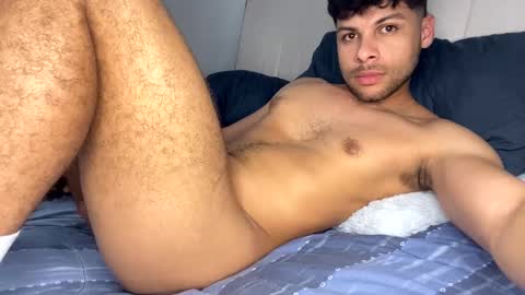 Independent       model  online show from March 4, 2025, 8:49 pm