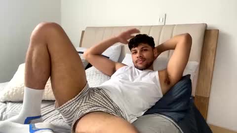 Independent       model  online show from March 10, 2025, 7:29 pm