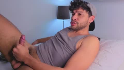 Independent       model  online show from December 16, 2025, 8:47 pm