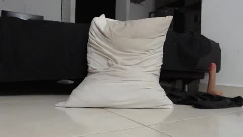 Snapshot of halfenaked17 chatting on December 14, 2025, 1:00 am halfenaked17 online show from December 14, 2025, 1:00 am