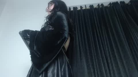 Snapshot of halley_raven chatting on October 14, 2025, 8:31 pm Halley Raven online show from October 14, 2025, 8:31 pm