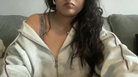 halleyb2026 online show from April 25, 2026, 7:33 pm