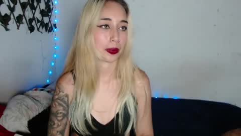 Snapshot of hallie_cam chatting on September 22, 2025, 10:23 pm reashell online show from September 22, 2025, 10:23 pm