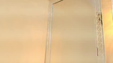 Hallie Stone online show from April 15, 2026, 12:23 pm