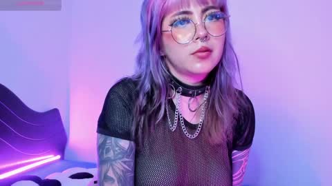 Snapshot of hallucigenia_sparza chatting on January 22, 2025, 4:02 pm Hallu online show from January 22, 2025, 4:02 pm