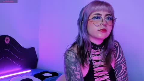 Snapshot of hallucigenia_sparza chatting on January 30, 2025, 12:27 pm Hallu online show from January 30, 2025, 12:27 pm