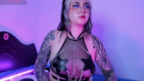 Snapshot of hallucigenia_sparza chatting on February 25, 2025, 4:00 pm Hallu online show from February 25, 2025, 4:00 pm