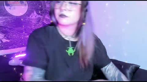 Snapshot of hallucigenia_sparza chatting on February 19, 2026, 7:43 pm Hallu online show from February 19, 2026, 7:43 pm