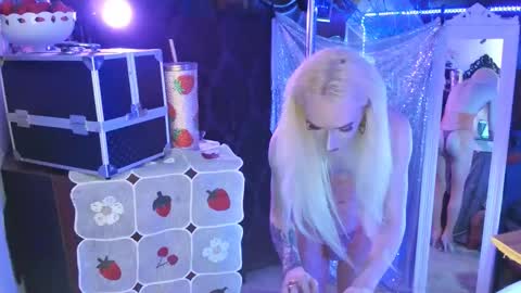 halovalentine online show from December 30, 2024, 11:17 pm