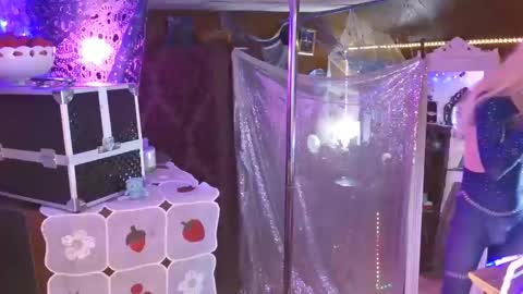 halovalentine online show from January 4, 2025, 2:56 am