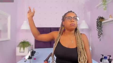 hanaahquinn online show from September 10, 2025, 11:32 am