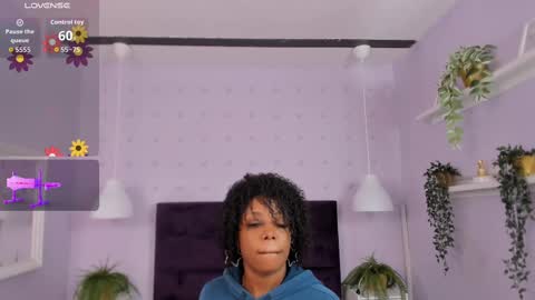 hanaahquinn online show from November 4, 2025, 11:42 am