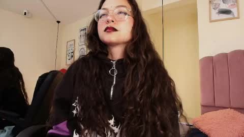 hanabie_ online show from April 14, 2026, 3:12 am