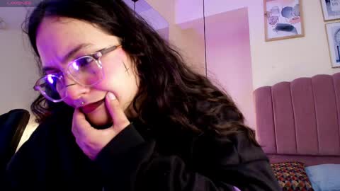 hanabie_ online show from April 28, 2026, 3:11 am