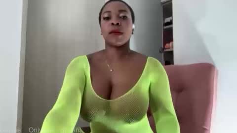 Snapshot of hanarosio1994 chatting on October 15, 2025, 2:39 pm Hana online show from October 15, 2025, 2:39 pm